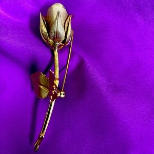 Vintage Giovanni Rose gold pin